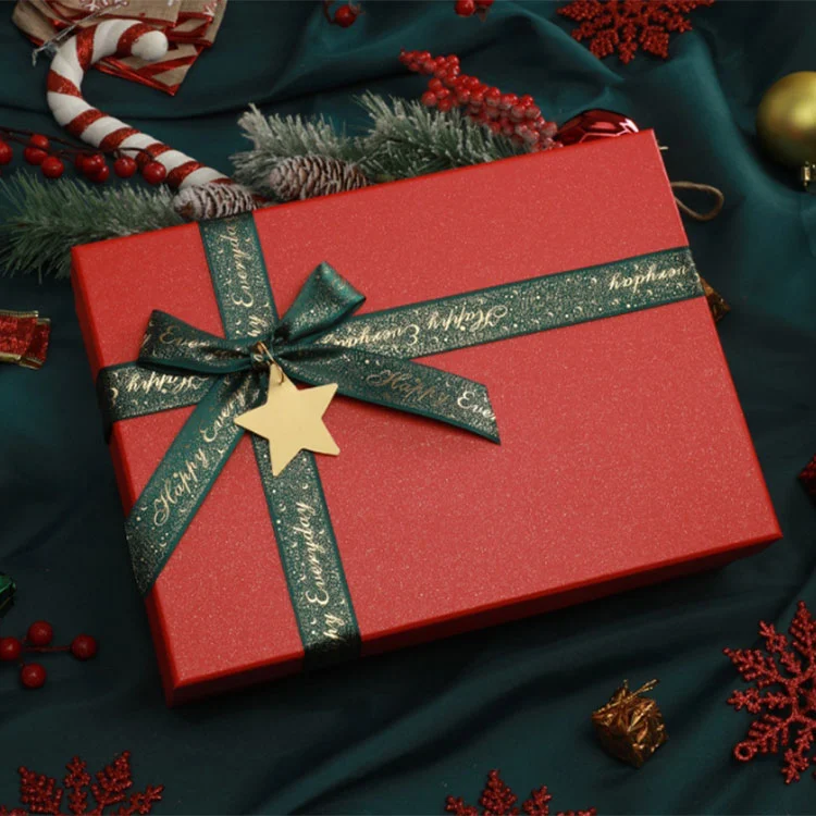 クリスマス用の堅い蓋とベースのギフトボックス、リボンとスターチャーム付き
